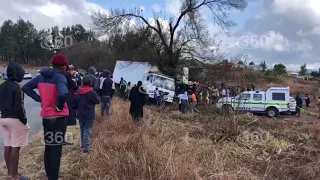 Мародеры разграбили грузовик с кока-колой и попали на видео