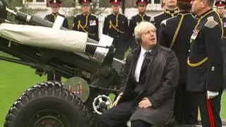 Boris Johnson fires gun salute for London Poppy Day