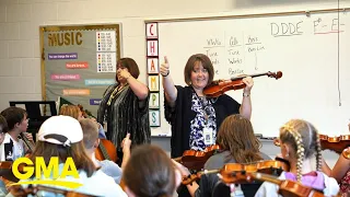 Identical twin sisters teach same class together | GMA