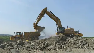 Cat 395 loading ADTs