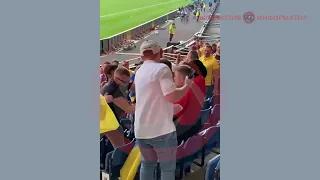 На матч сборной Украины со Швецией пришёл фанат из РФ в футболке сборной, флагом России и ушанке