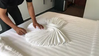 How to make a super heart fold by towel. Art housekeeping.