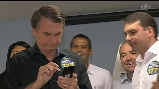 Bolsonaro ironiza mudanças na propaganda do PT