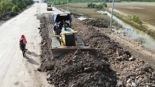 Technique Skills Operator Basic Road Building Bulldozer Pushing Dirt Dump Truck Unloading Dirt