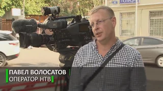 Оператор рассказал о том, как кореспондента НТВ ударили в лицо на день ВДВ в прямом эфире