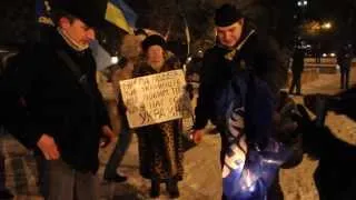 Видео ПН: На николаевском Майдане спалили флаг Партии регионов часть 2