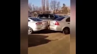 Пьяная девушка паркуется и бьет 17 машин Краснодар