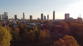 HD Frankfurt skyline drone video - Grüneburgpark 2020