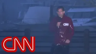 Hurricane Florence splits CNN anchor's microphone cord