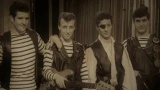 Shakin' All Over  JOHNNY KIDD & THE PIRATES  (with lyrics)