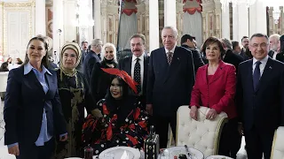 Cumhurbaşkanı Recep Tayyip Erdoğan, Dolmabahçe Sarayı'nda sanatçılarla iftar programında buluştu