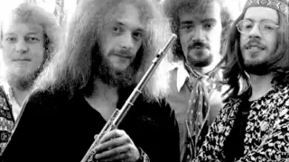 Jethro Tull - Bungle In The Jungle  (Exclusive Video)