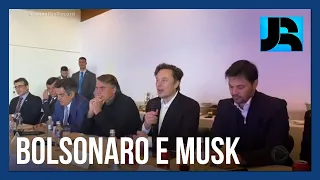 Bolsonaro fecha parceria com Elon Musk para trazer internet banda larga via satélite ao Brasil