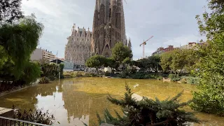 Surroundings of La Sagrada Familia by Antoni Gaudí in 4K in the city of Barcelona.