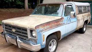 My "NEW" to me 1978 Chevy Long Bed is home! Let's take a closer look at it!  Lubing hood and doors!