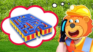 Leo in Giant Inflatable Maze | Lion Family | Cartoon for Kids