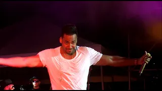 Eres Mia - Romeo Santos | Live