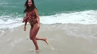 Yanet Garcia - Ejercitandose en la playa