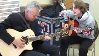 Tommy Emmanuel plays Dixie Macguire with a Russian fan