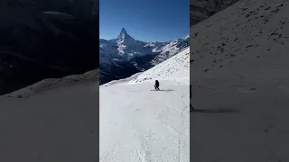 Carving with a view! The Matterhorn, Zermatt, Switzerland 🇨🇭