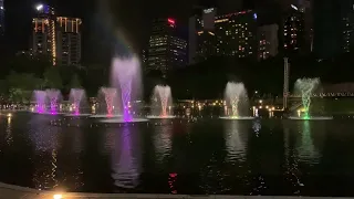 PETRONAS TWIN TOWERS - Musical Fountain Show ⛲ | Malaysia 🇲🇾 | Kuala Lumpur | 31 August 2022 | 4K