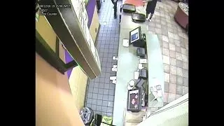 Taco Bell employees robbed at gunpoint