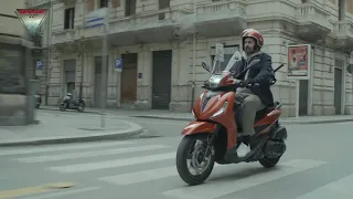 New 2021 Piaggio Beverly  Beverly 400 S Walkaround and driving