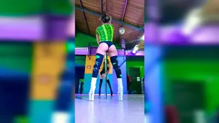 Pole Dance Exotic - Miley Cirus en Interval