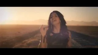 Damaris Guerra - Buscando Una Señal (Video Oficial)