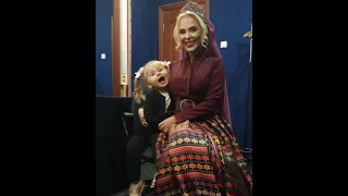 Певица Пелагея плавала с дочерью со скатами.  Новые видео 2021
