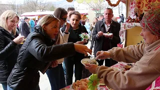 Масленица 2019 в городе Судак. Угощение блинами