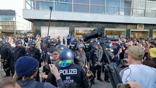Polizeigewalt in Berlin am Alexanderplatz 09.05.2020