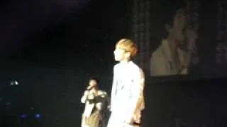 SMTOWN Live 2011 in Paris / Shinee- Stand By Me (FanCamKEY)