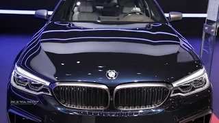 2018 BMW M550i xDrive Sedan - Exterior And Interior Walkaround - NYIAS 2017