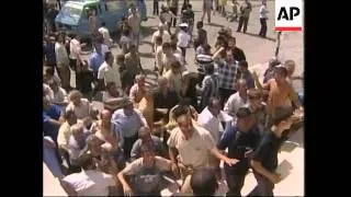 Unemployed labourers protesting, scuffle with police
