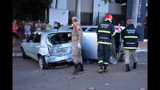 Mulher fica presa às ferragens após acidente envolvendo três veículos em Rondonópolis