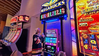 Max Betting This Megabucks Slot Machine In Las Vegas!