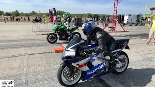 Kawasaki Z1000 vs Suzuki GSX-R 1000 motorbikes drag racing 1/4 mile 🏍🚦 - 4K