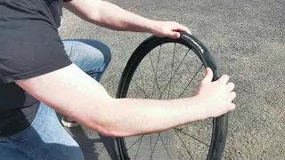 How to fit a Continental GP5000 tubeless tyre without levers