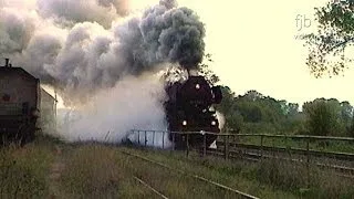 Mit viel Rauch aus Oberrohn Dampflok 52 8039-1 als Vorspannlok - Zugkreuzung in Oberrohn Sep.1995