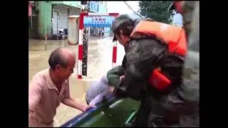 Raw: Emergency Crews Rescue China Flood Victims