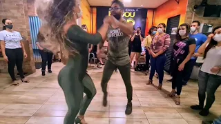 CASAL DANÇANDO UM PISEIRO NERVOSO!