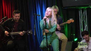 Paramore "Caught In The Middle" Live Performance