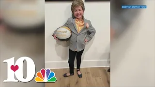 Little girl pays tribute to Pat Summitt