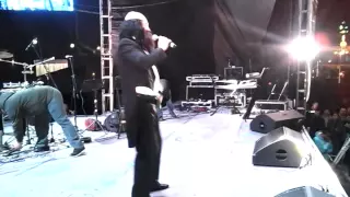 Espectacular Carlos Donald imitando a Pavarotti con la canción la del moño colorado