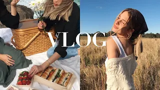 AUGUST DIARIES | Having my dream picnic, shoots and Byron Bay adventures