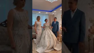 Emotional moment I wedding dress and mom and dad