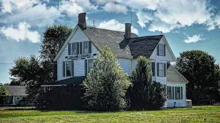 Stunning Abandoned House Down South Along the Coast *Incredible Woodwork & Flooded Basement