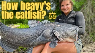 🐟 Catfish Noodling: The Old Fashion Way! Pulling Catfish from Clay Holes on the River Banks!