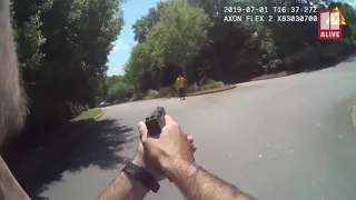 Видео с камеры видеонаблюдения показывает вид от первого лица на атаку грузинского офицера с ножом